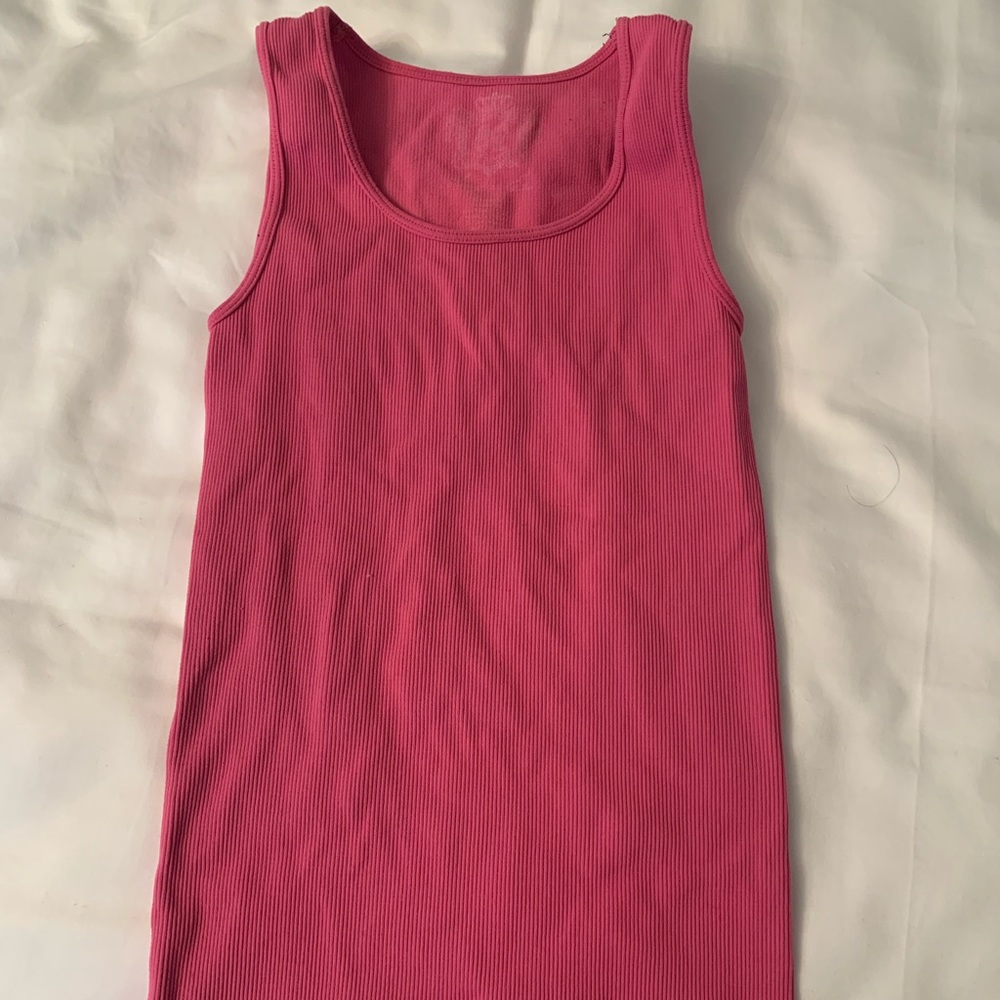 Pink stretchy tank top